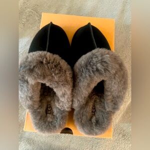 Brand New UGG Scuffette Black and Gray Cozy Moccasin Slippers